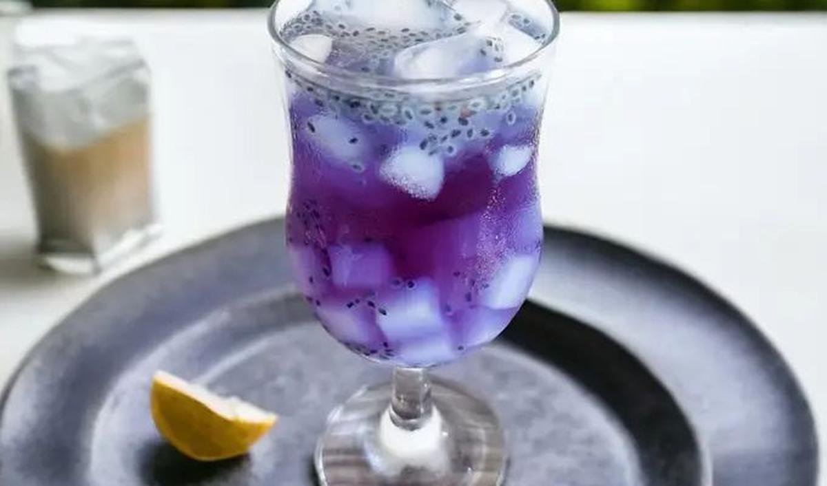 <b>Es Bunga Telang Nata de Coco </b><br>