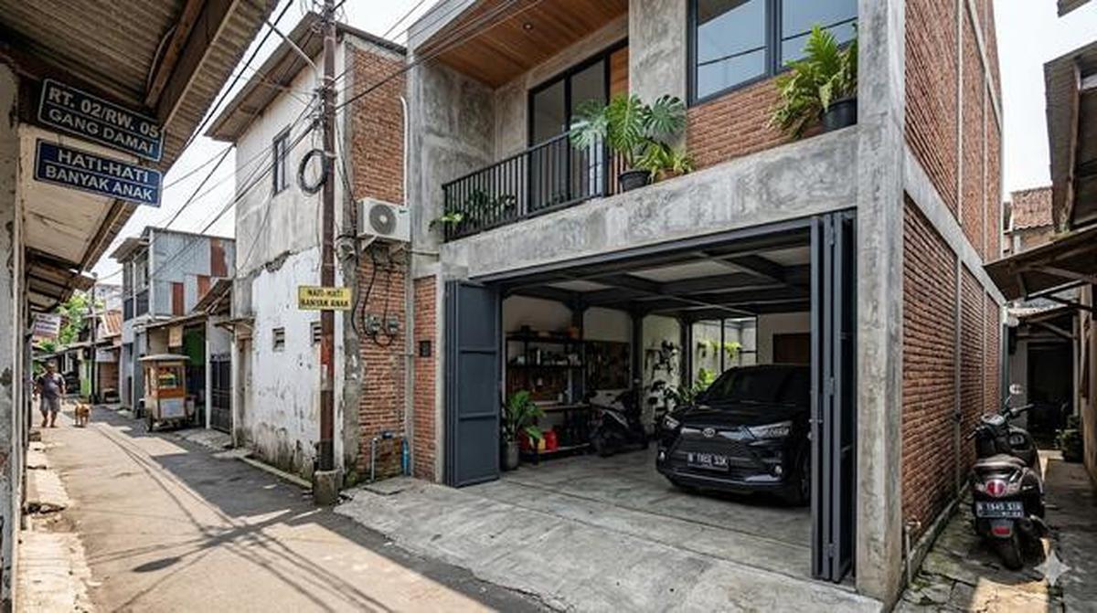 5 Contoh Rumah di Gang Sempit tapi Punya Garasi Luas, Solusi Lahan Perkotaan