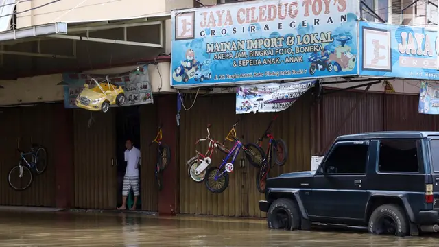 Aktivitas Perdagangan di KH Hasyim Ashari Lumpuh Akibat Banjir