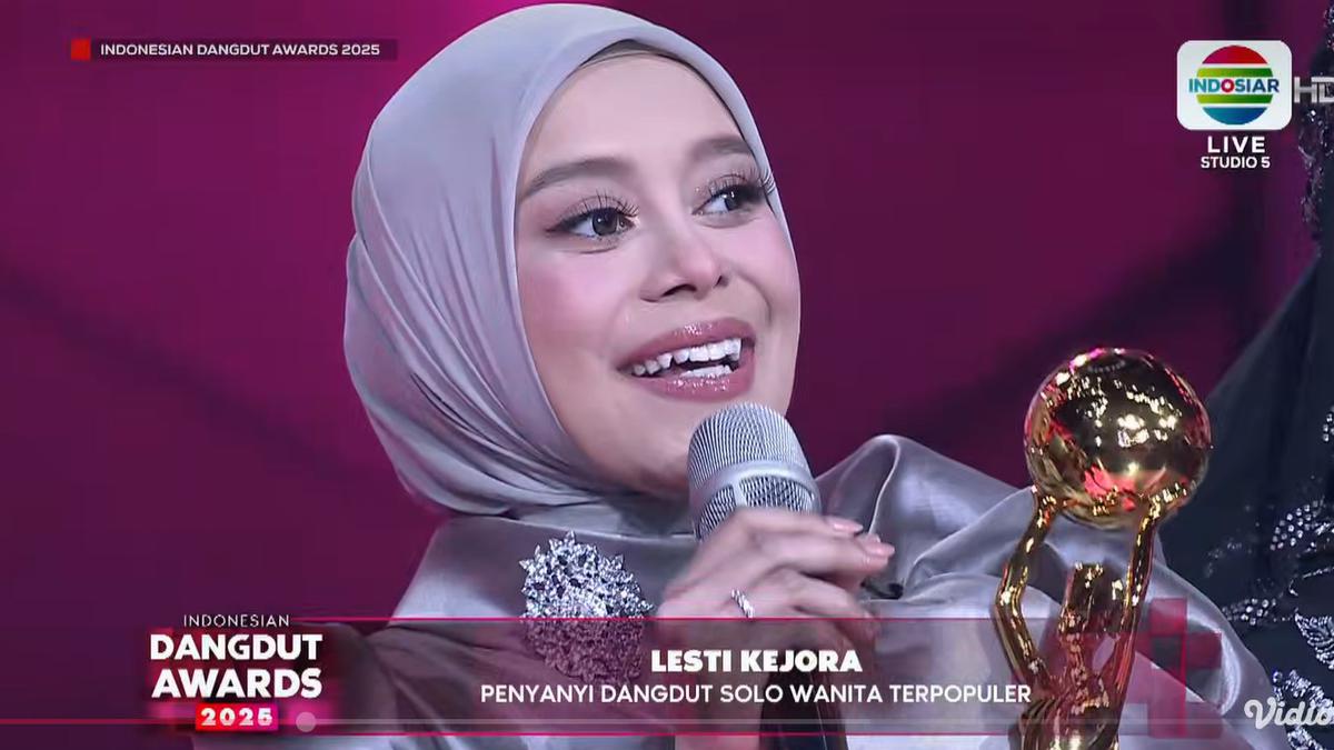 Lesti Kejora Raih Penghargaan Penyanyi Dangdut Solo Wanita Terpopuler di IDA 2025