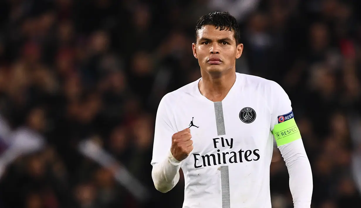 4. Thiago Silva (bebas transfer) - Bek asal Brasil ini dikabarkan telah setuju bergabung dengan Chelsea pada musim panas. Thiago Silva bergabung dengan Chelsea dengan status bebas transfer usai  kontraknya dengan PSG berakhir. (AFP/Franck Fife)
