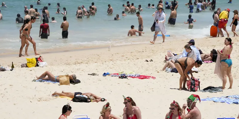 Merayakan Natal di Pantai Bondi Australia