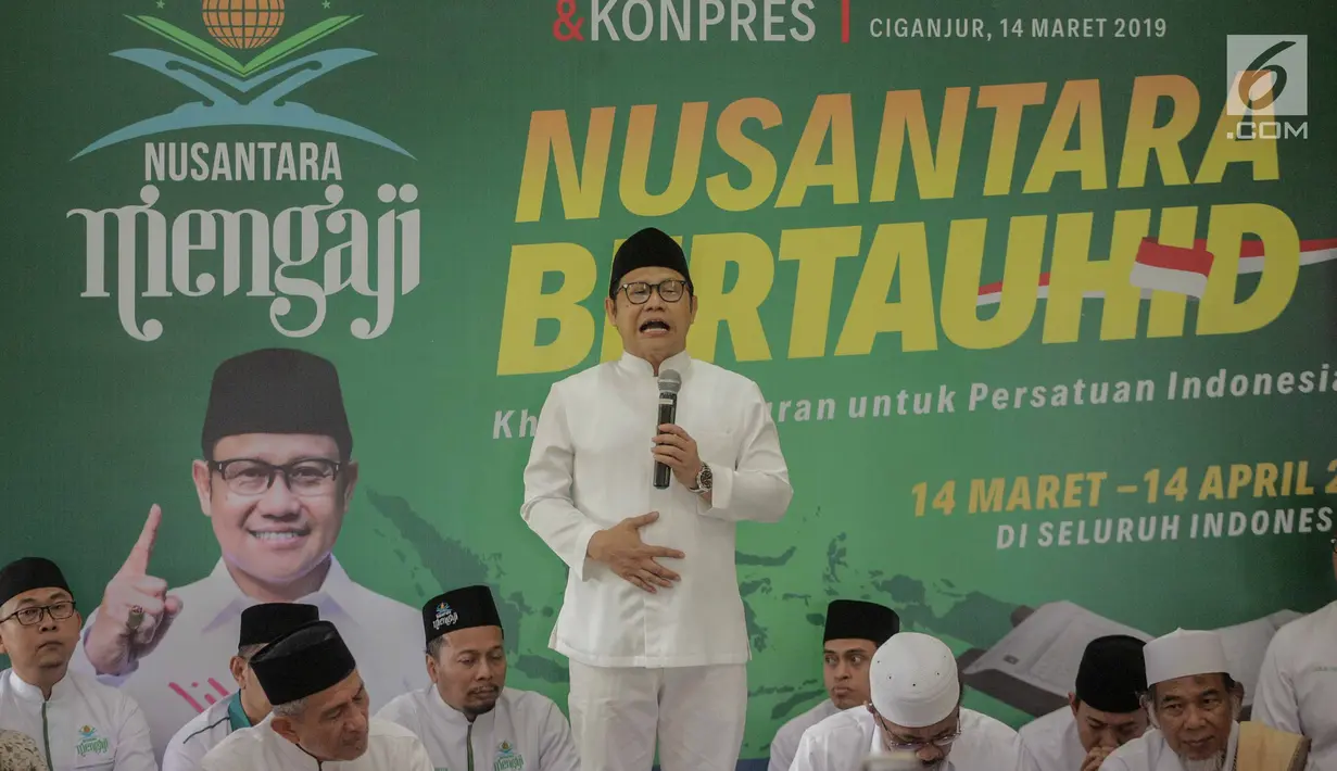Inisiator gerakan Nusantara Mengaji Muhaimin Iskandar memberi sambutan saat membuka Nusantara bertauhid di Ciganjur, Jakarta, Kamis (14/3). Acara ini mengusung tema 'Khataman Alquran untuk Persatuan Indonesia'. (Liputan6.com/Faizal Fanani)