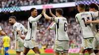 Jude Bellingham mencetak gol kedua untuk Los Merengues pada menit ke-56. Dan Joselu menutup pesta gol Real Madrid ke gawang Cadiz CF di menit ke-90+3. (OSCAR DEL POZO/AFP)