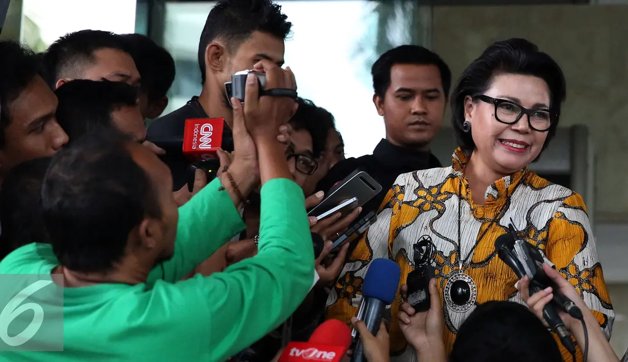 Wakil Ketua KPK Basaria Panjaitan memberikan keterangan pers terkait kunjungan Ketua Komnas HAM ke KPK, Jakarta, Rabu (2/11). KPK mengaku sudah mengantongi data dari Komnas HAM. (Liputan6.com/Johan Tallo)