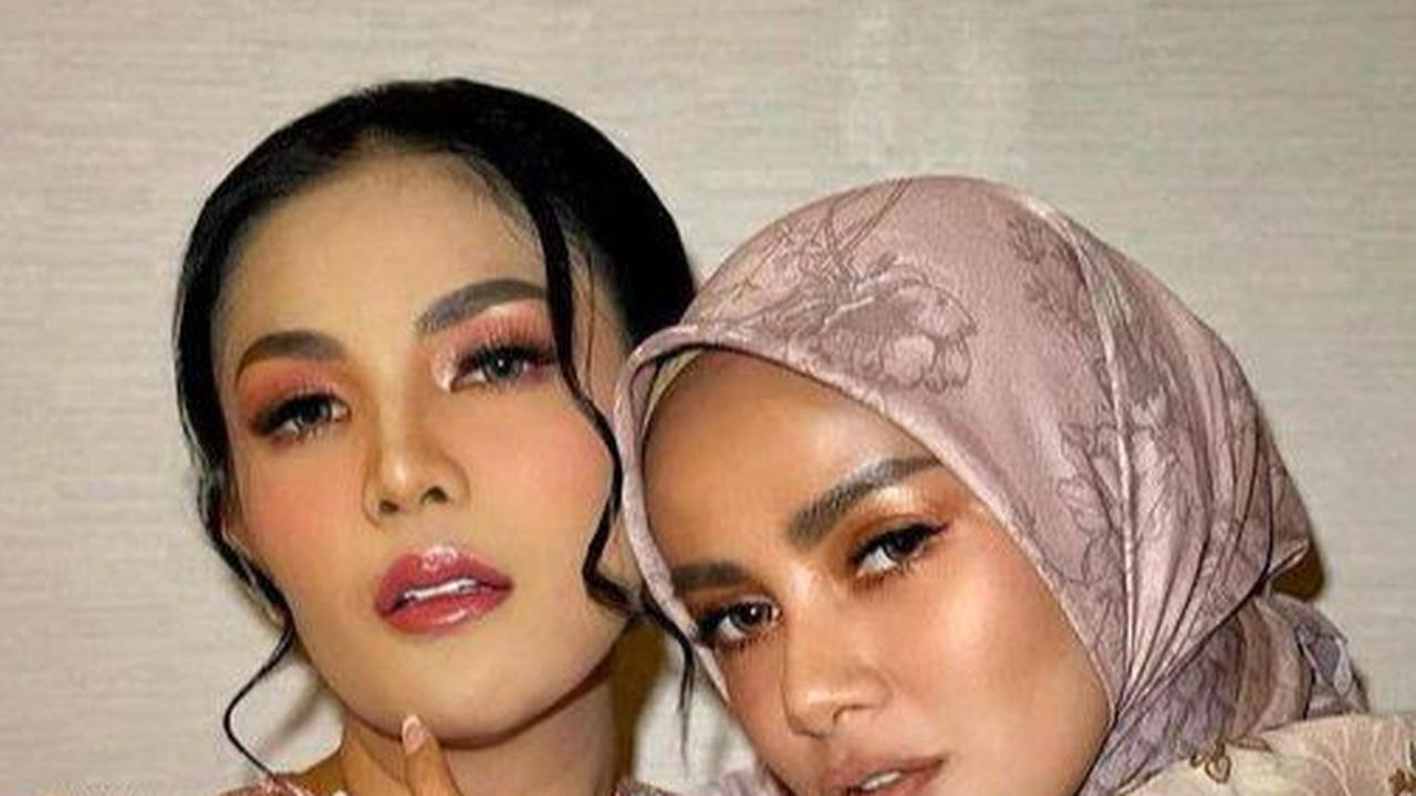 Hal yang sama juga dialami Olla Ramlan dan sahabatnya, Nindy Ayunda. Saat itu mereka berseteru karena Olla merasa kecewa pada Nindy yang disebut menjelekkan namanya.