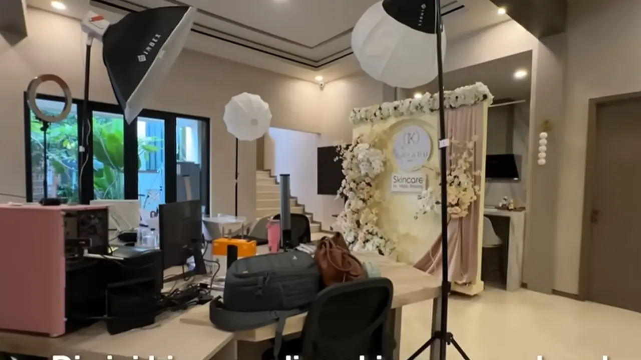 Potret Rumah Maia Estianty yang Disulap Jadi Kantor (YouTube/Tasya Farasya)