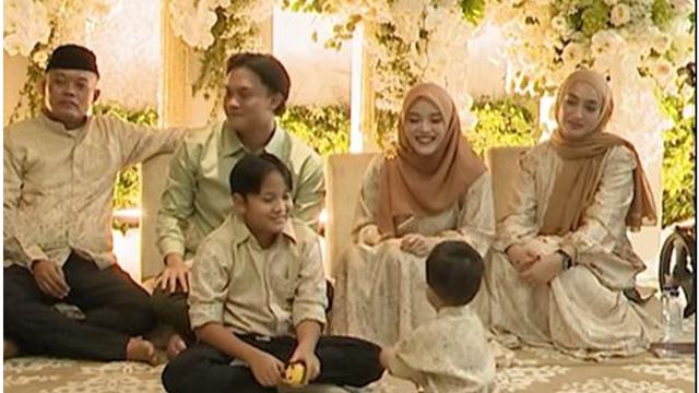 6 Potret Kekasih Sule di Pengajian Pranikah Rizky Febian, Pakai Seragam Keluarga