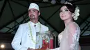 Mengenakan setelan baju pengantin serba putih, Reza Pahlevi mengucap janji suci pernikahan di Masjid Raya Al Ittihaad, kawasan Tebet, Jakarta Selatan pada Jumat (28/8/2015). (Deki Prayoga/Bintang.com)