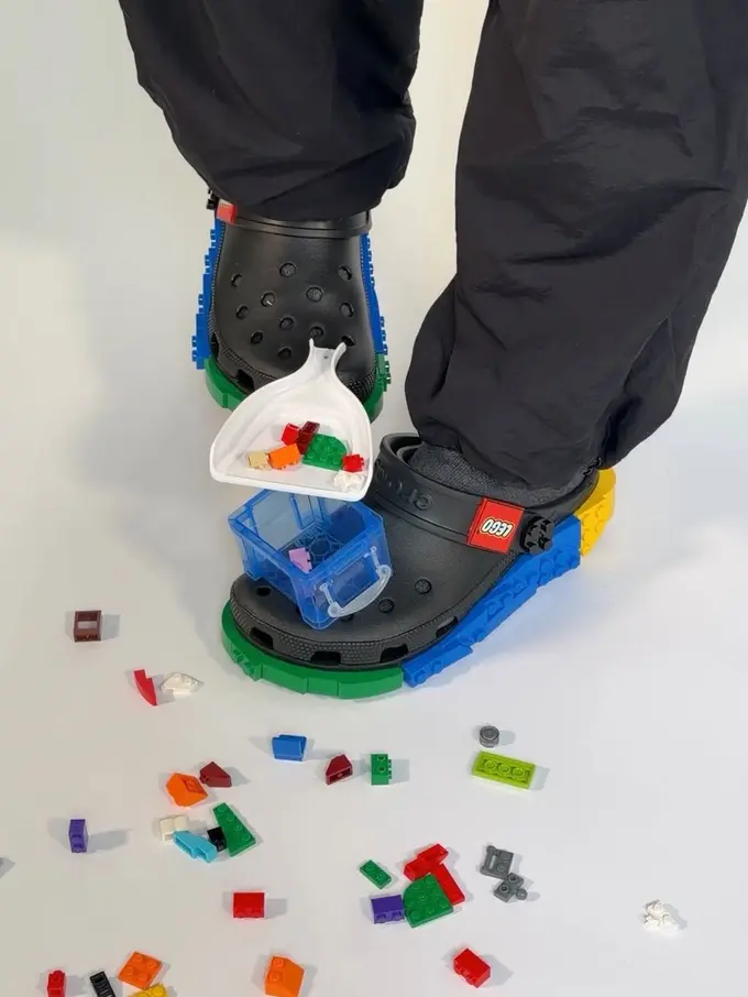 Dari Mainan ke Fashion, Kolaborasi Crocs x LEGO yang Bikin Gaya Makin Fun