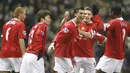 Gelandang Manchester United, Cristiano Ronaldo bersama rekan-rekannya merayakan gol ke gawang Fulham pada laga Premier League di Stadion Old Trafford, Manchester, Sabtu (4/2/2006). (AFP/Simon Bellis)