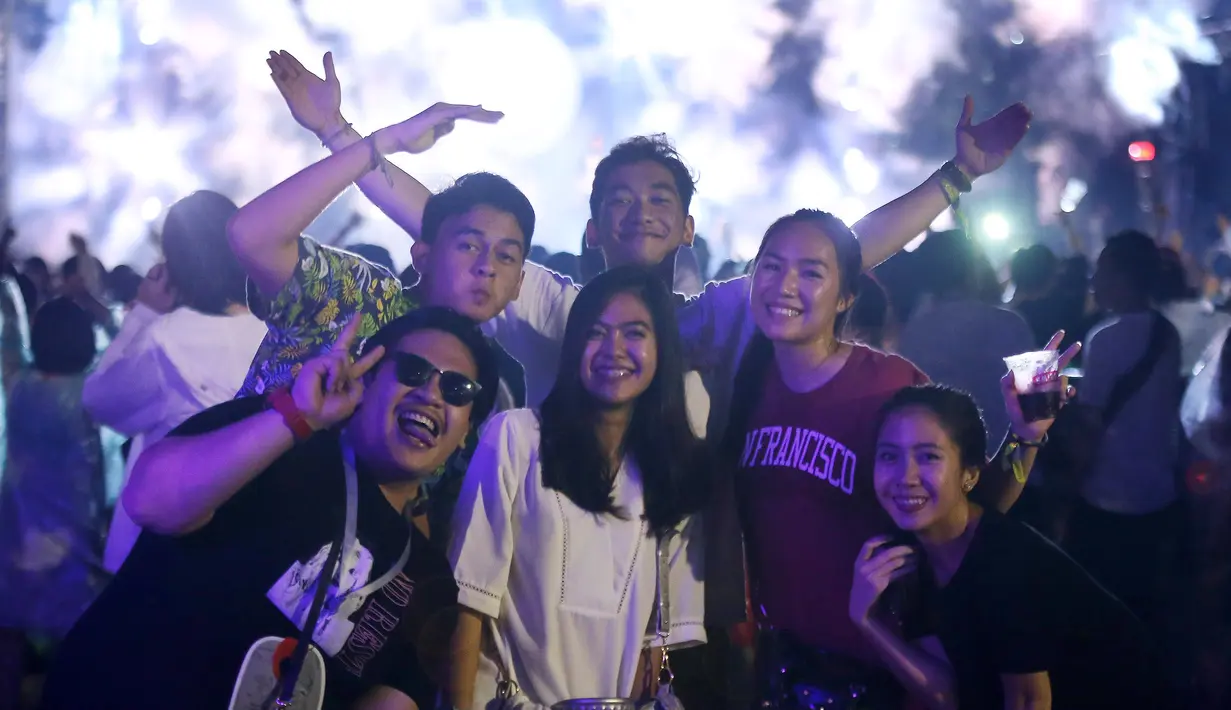 Malam terakhir perhelatan We The Fest 2016 selain DJ Mark Ronson, yang tampil sebagai terakhir, hari terakhir WTF sebelumnya diisi oleh Sheila On 7, Naif, Kimokal, the Temper Trap, Breakbot, the 1975 dan masih banyak lagi. (Galih W. Satria/Bintang.com)