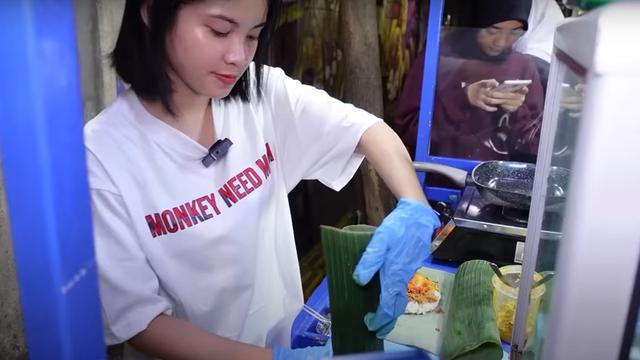 Melati Sesilia Eks JKT48 Jualan Nasi Bakar