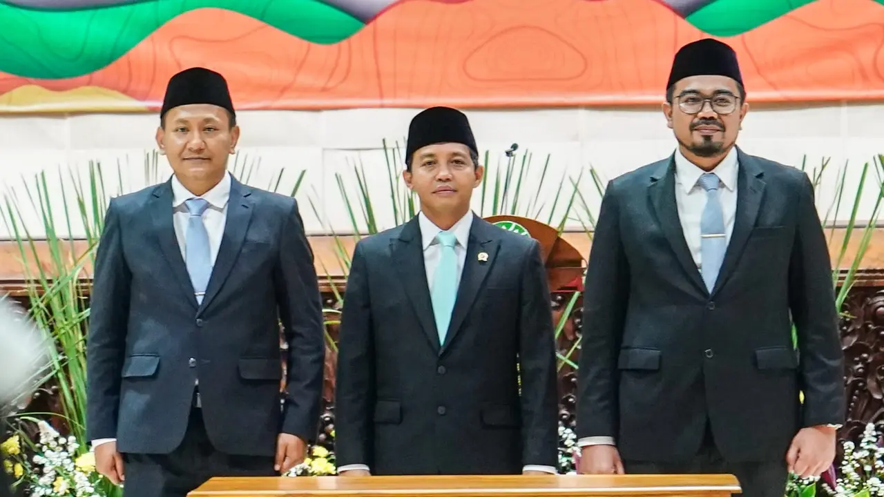 Menteri Kehutanan (Menhut), Raja Juli Antoni (tengah) dan Wakil Menteri Kehutanan, Rohmat Marzuki (kiri) (Istimewa)