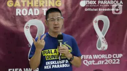 Direktur Nex Parabola, Junus Koswara saat mengumumkan Nex Parabola sebagai pemegang hak siar jalur tv digital satelit Piala Dunia 2022 Qatar, Jakarta, Kamis (24/3/2022). Junus Koswara menjelaskan hal terkait hak siar jalur tv digital satelit Piala Dunia 2022 Qatar. (Liputan6.com/Helmi Fithriansyah)