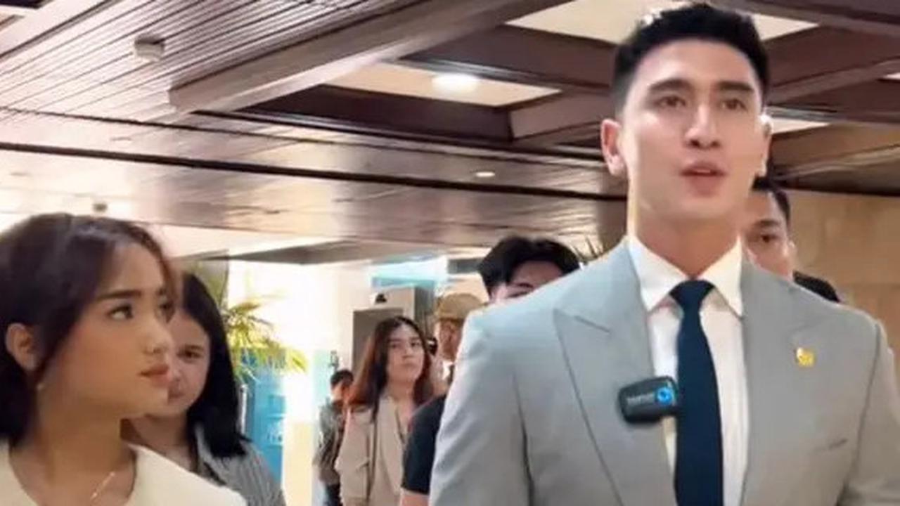 7 Potret Kedekatan Verrell Bramasta dan Fuji, dari Keliling DPR hingga Main Badminton Bareng, Senyum Keduanya Bikin Netizen Baper
