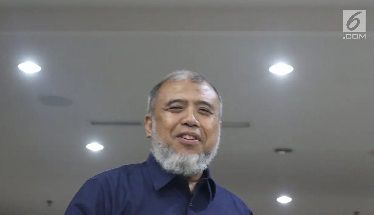 Mantan Hakim Mahkamah Konstitusi, Patrialis Akbar usai mengikuti sidang permohonan PK ke MA di Pengadilan Negeri Jakarta Pusat, Kamis (8/11). Sidang beragenda pengajuan bukti baru yang diajukan pemohon. (Liputan6.com/Helmi Fithriansyah)