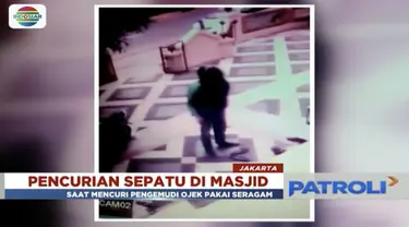 Pengemudi ojek online tertangkap kamera CCTV sedang mencuri beberapa sepatu di Masjid Al-Anwar, Pondok Bambu, Jakarta Timur.