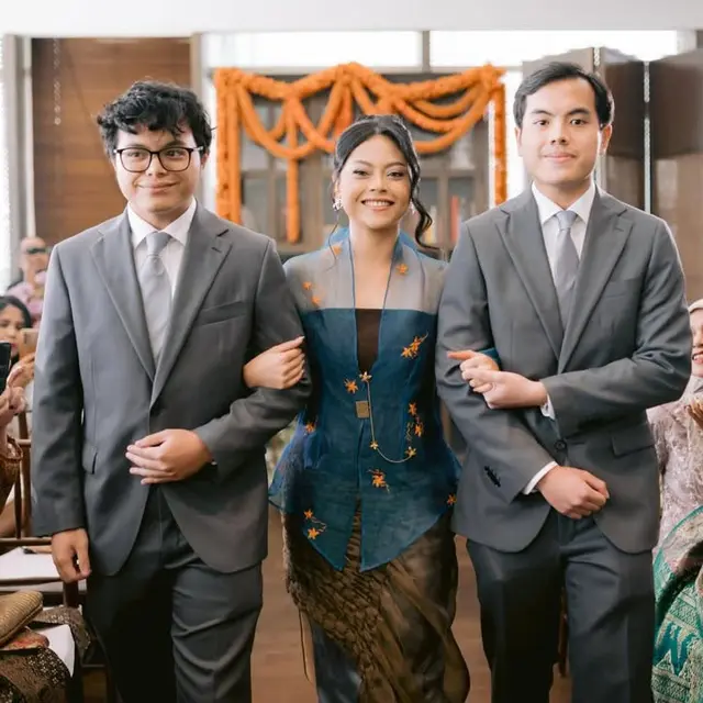 Model Detail Kebaya Sakina Tama saat Lamaran (Instagram/@sakinatama)