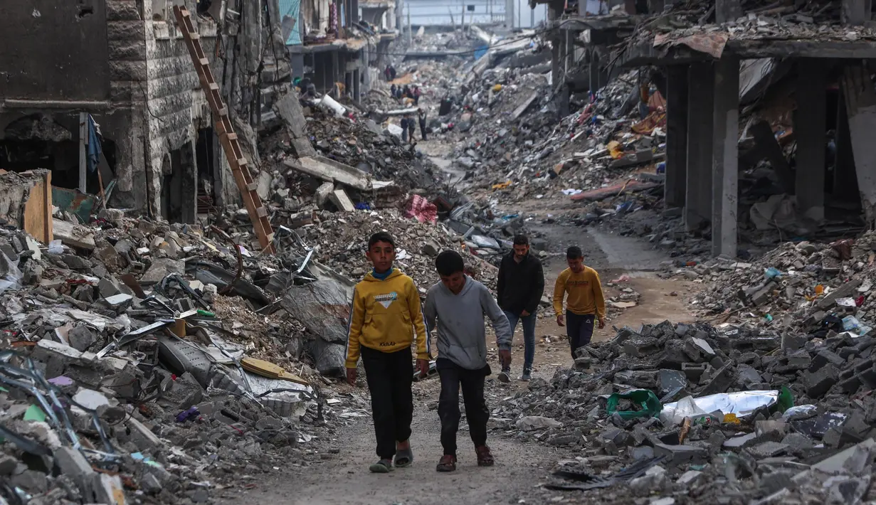 Pemadaman listrik dapat memengaruhi fungsi pompa air dan sanitasi serta membuat keadaan di Gaza semakin memburuk. (Omar AL-QATTAA/AFP)
