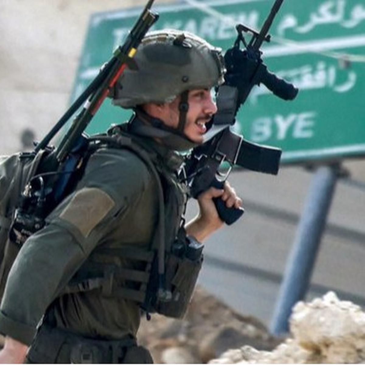 Tentara penjajah Israel selama operasi militer di Tulkarem, Tepi Barat yang diduduki, Palestina, 29 Agustus 2024.