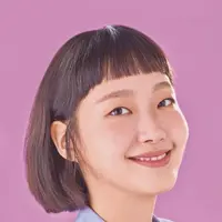 Memiliki wajah cantik alami dan kemampuan akting mumpuni, Kim Go Eun selalu sukses tampil memesona di setiap drama atau film yang ia mainkan. Salah satu hal yang tidak kalah menarik perhatian dari penampilan aktris 30 tahun ini adalah gaya rambutnya. (Instagram/simply.kge).