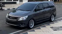 Toyota Kijang Innova generasi pertama facelift kedua. (Source: Instagram/@ipahgrey_72)