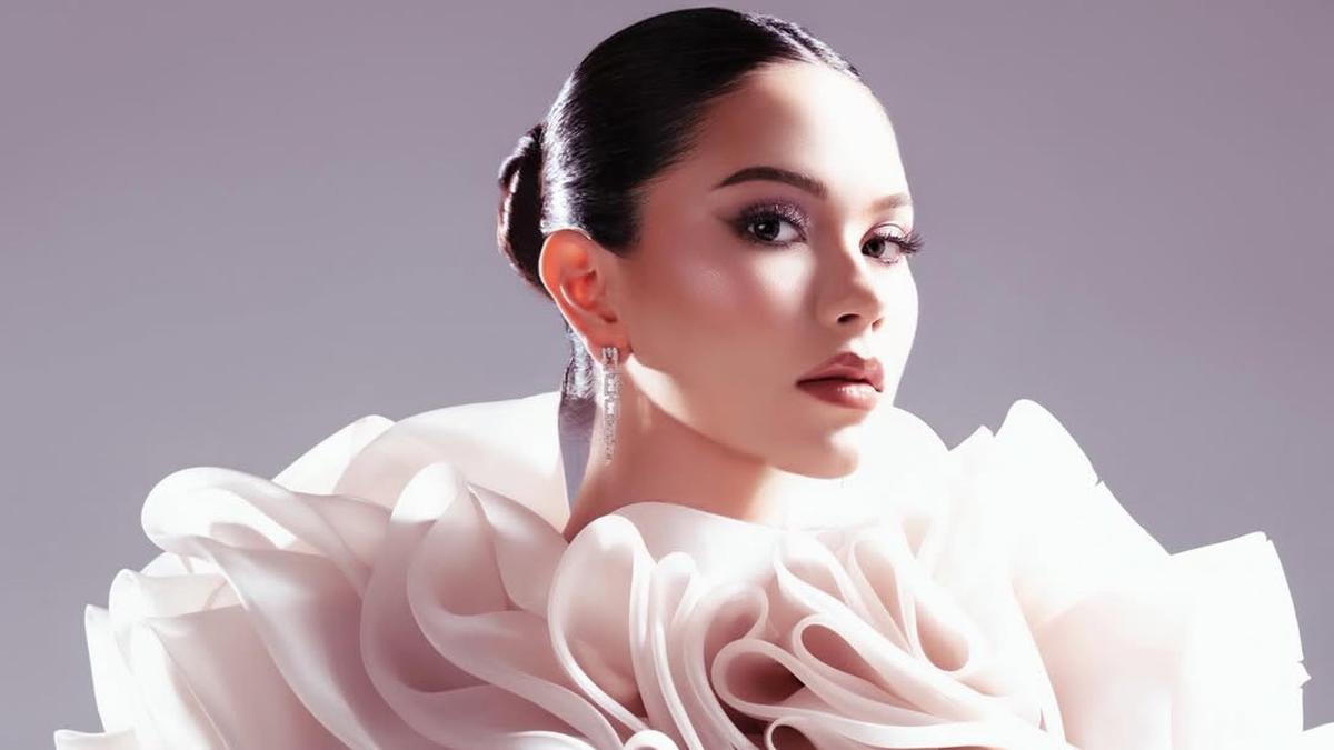 Gaya Dramatis Alyssa Daguise Pemotretan Maternity, Gaya Fashion Statement yang Sempurna