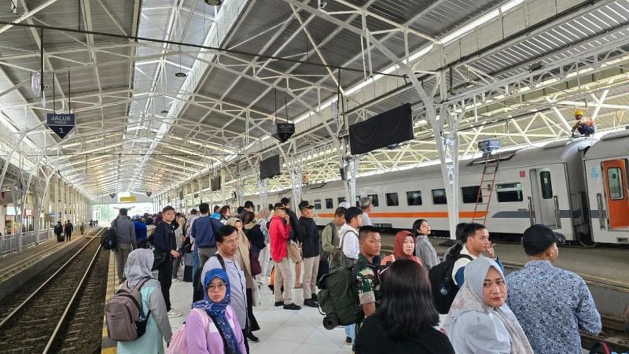 KAI Siapkan 7.982 Perjalanan Kereta Api Selama Libur Nataru 2025-2026 Demi Ekonomi Nasional
