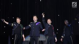 Personel Westlife saat tampil menghibur penggemar dalam konser bertajuk "Twenty Tour" di Kuil Sam Poo Kong, Semarang, Jawa Tengah (1/9/2019). Sama seperti di kota-kota sebelumnya, Shane Filan dan kawan-kawan tampil all out di kota ini. (Fimela.com/Bambang E.Ros)