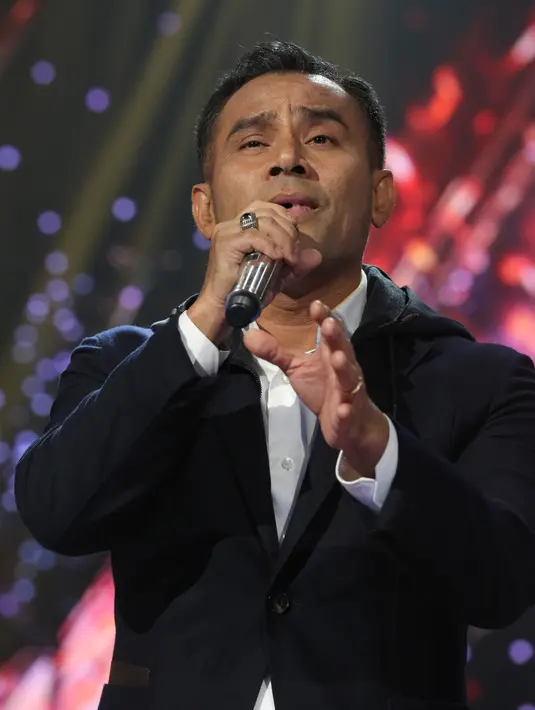 Judika bawakan lagu baru di Indonesian Idol X. (Adrian Putra/Fimela.com)