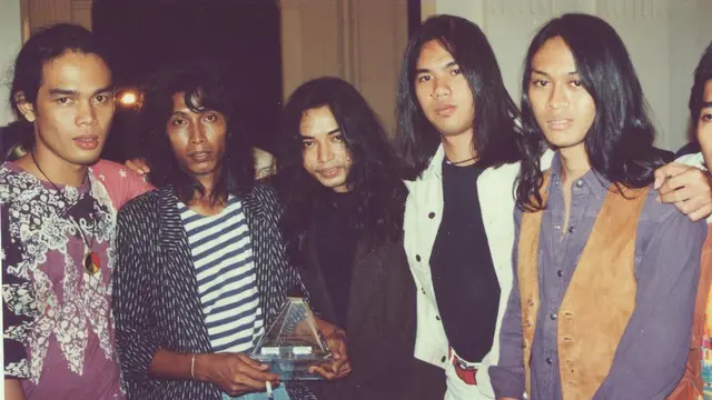 7 Potret Lawas Ahmad Dhani Bersama Teman, Kenang Masa Lalu
