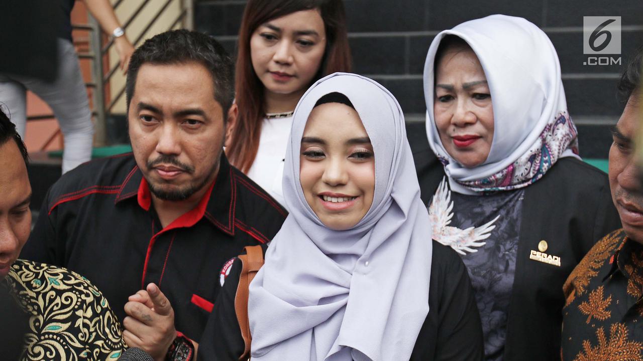 Salmafina Tegar di Sidang Cerai, Sang Ibu Berurai Air Mata