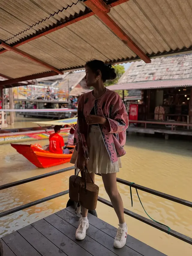 Potret Titi Radjo Padmaja yang Super Elegan Kenakan Batik dengan Berbagai Model, Bergaya Kasual dan Modern