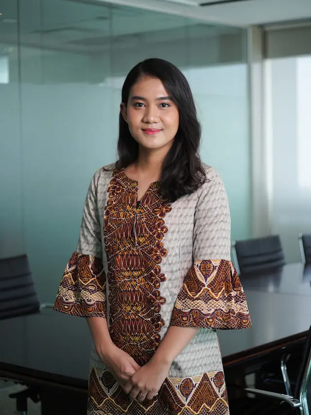 Batik Lengan Lonceng Dua Tingkat Modern untuk Kerja