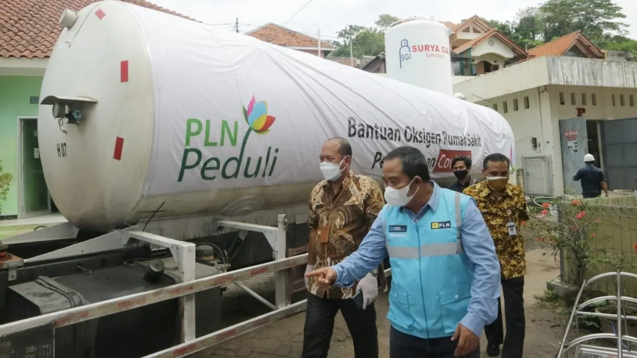 PLN menyalurkan oksigen sebanyak 11,9 ton ke 4 rumah sakit di Jawa Tengah dan Daerah Istimewa Yogyakarta (DIY).