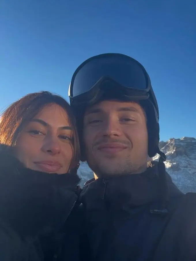 Potret Valerie Thomas Spill Kekasih Baru, Intip 2 Gaya Fashion Romantis nan Kontras dari Liburan hingga Dinner Formal