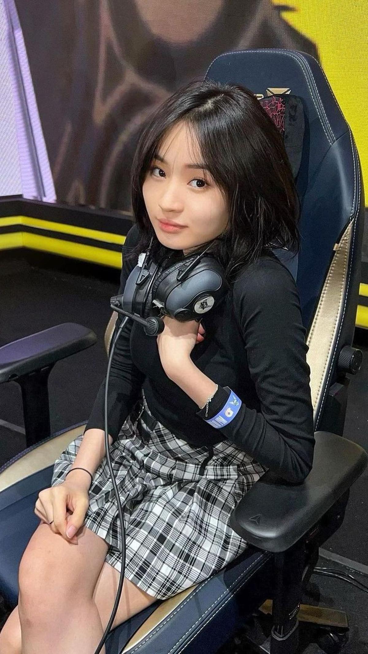 Sampai saat ini Catheez memiliki lebih dari 1 juta pengikut di Instagram. Ia biasanya membangun interaksi dengan penggemar lewat story,