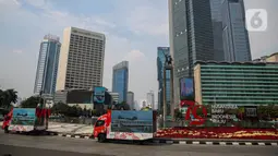 Kehadiran Mobile LED tersebut agar masyarakat Jakarta yang melintas dapat menyaksikan langsung peringatan detik-detik Proklamasi dari Istana Kepresidenan di Ibu Kota Negara (IKN) Nusantara, Kalimantan. (Liputan6.com/Angga Yuniar)