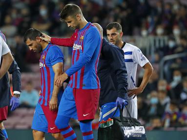 Kabar buruk menimpa Barcelona yang harus kehilangan striker anyarnya, Sergio Aguero akibat mengidap masalah jantung. Diprediksi ia akan menepi dalam 3 bulan ke depan. Lima pemain berikut bisa menjadi alternatif untuk direkrut di bursa transfer Januari mendatang. (AP/Joan Monfort)