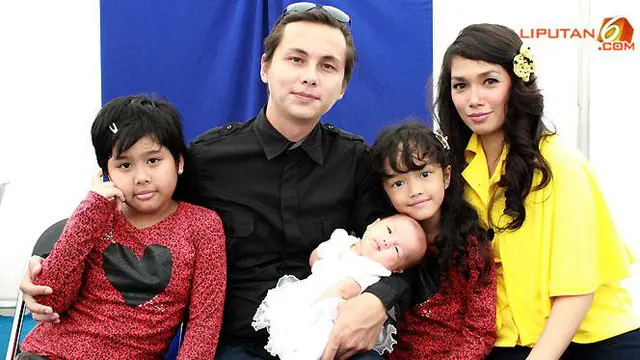 10 Artis Ini Nikahi Brondong