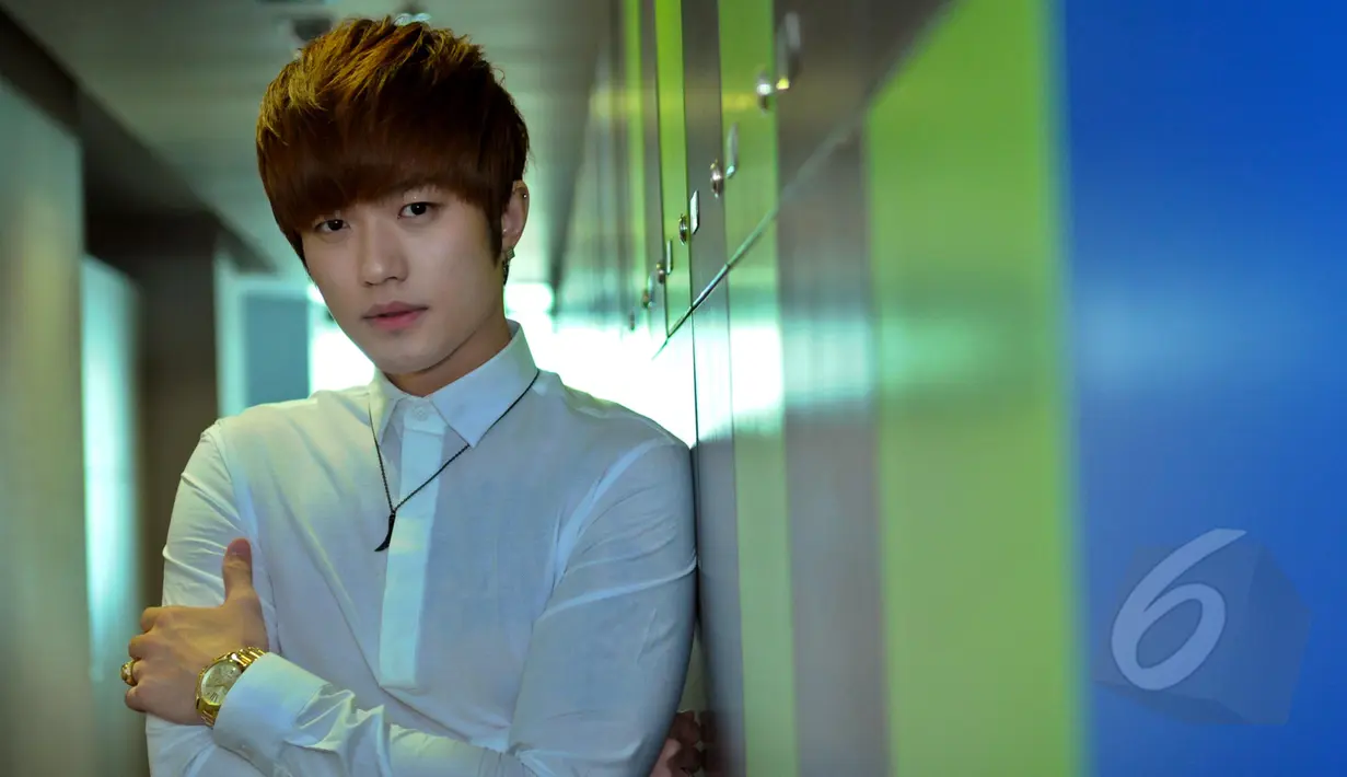 Lee Jeong Hoon, mantan personel boyband HITZ saat mendatangi kantor Liputan6.com, di SCTV Tower, Jakarta, Kamis (15/4/2015). (Liputan6.com/Faisal R Syam)