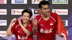 Tontowi Ahmad dan Liliyana Natsir berhasil meraih gelar juara setelah mengalahkan ganda China, Siwei Zheng/Qingchen Chen pada ajang  BWF World Championships 2017 di Emirates Arena, Glasgow (27/8/2017).  (Jane Barlow(/PA via AP)
