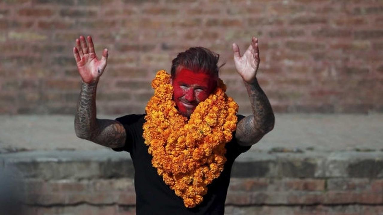 Keceriaan David Beckham main bola dengan anak-anak di Nepal