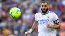 Karim Benzema kini menjadi bintang utama Real Madrid asuhan Carlo Ancelotti. Ia telah mencetak 10 gol dan 7 assist di pentas Liga Spanyol hingga pekan ini. Benzema juga mampu mengoleksi 5 gelar man of the match hingga pekan ini. (AFP/Josep Lago)