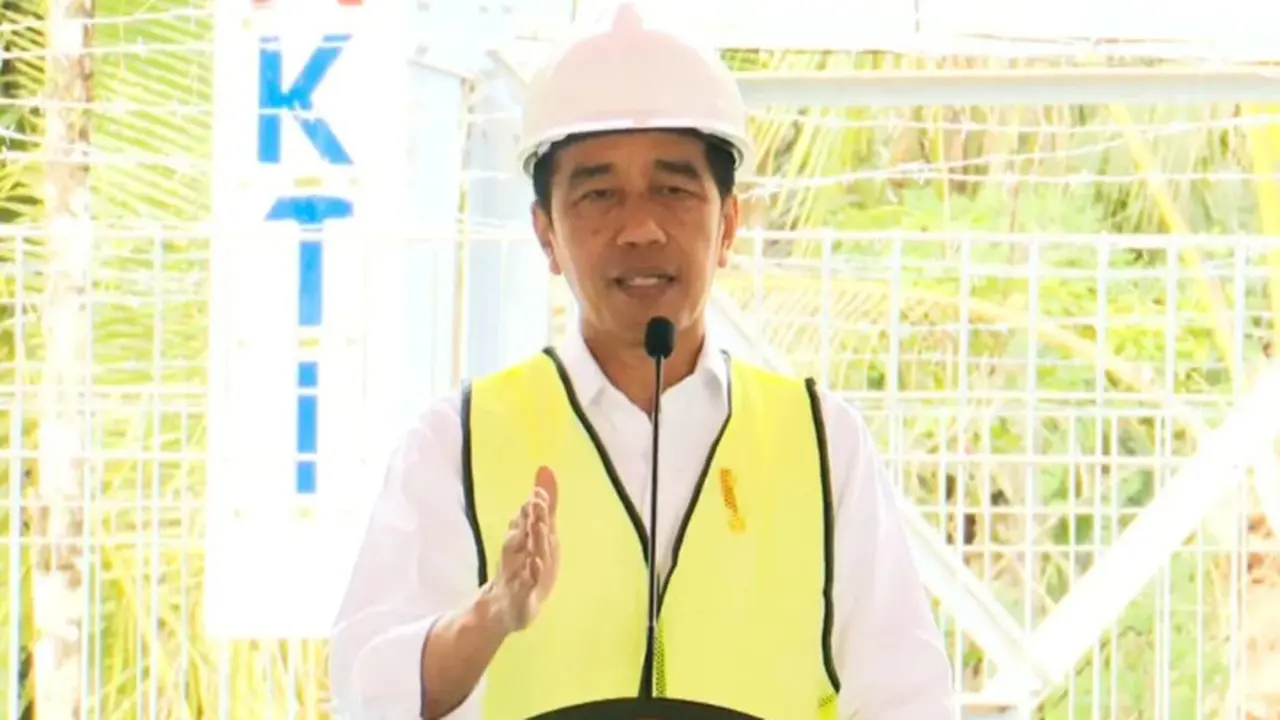 Presiden Joko Widodo meresmikan pengoperasian sinyal Base Transceiver Station (BTS) 4G dan akses internet di Kabupaten Kepulauan Talaud, Sulut, Kamis (28/12/2023).