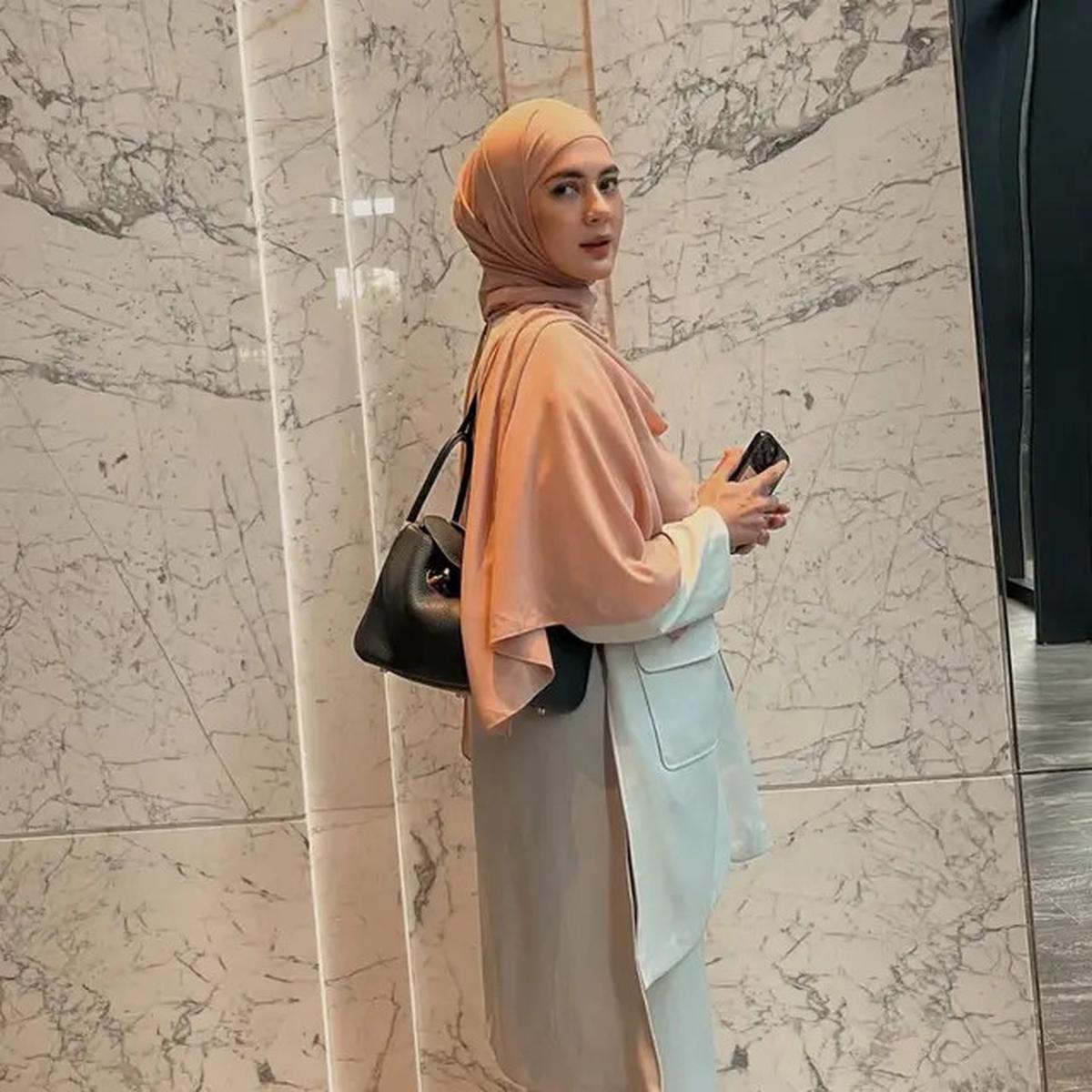 5 Look Andalan Paula Verhoeven, Gaya Kasual yang Siap Temenin Hari Aktif