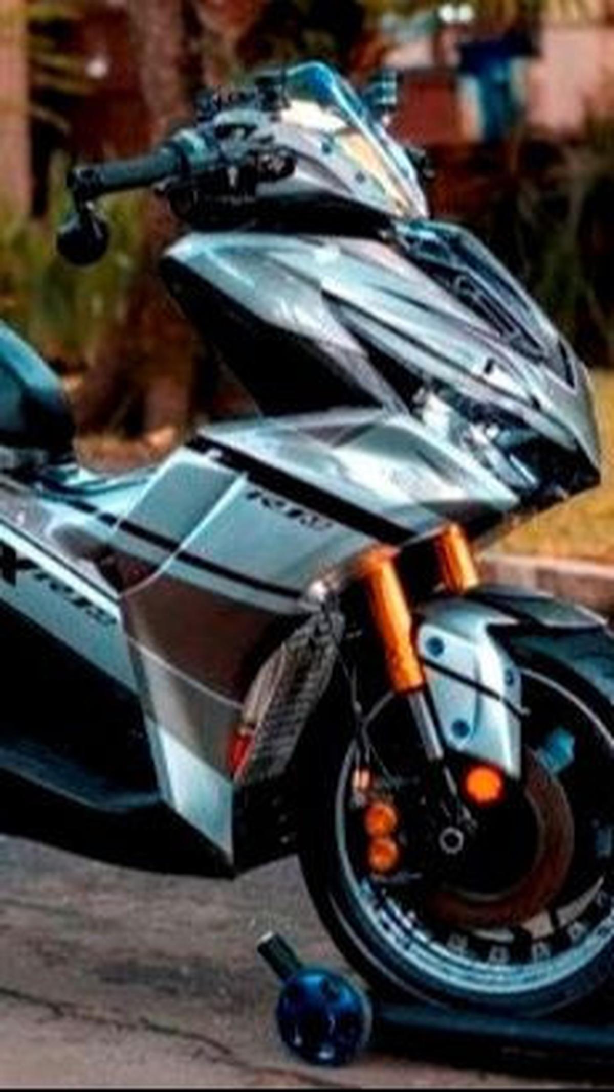 Berikut adalah rincian lengkap biaya pajak dan spesifikasi Yamaha Aerox, yang dikutip dari berbagai sumber pada Senin (10/6/2024).