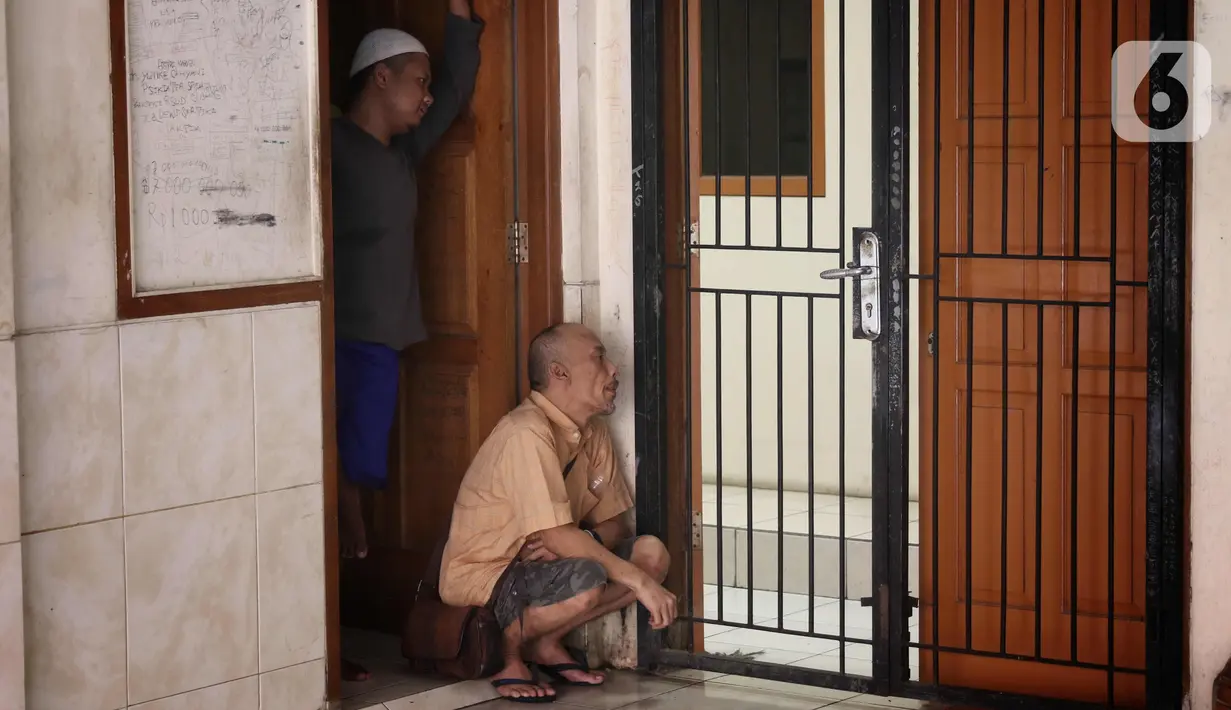 Suasana Pondok Pesantren Daarut Tasbih di Pasar Kemis, Kabupaten Tangerang, Senin (19/4/2021). Santri istimewa ini umumnya kebanyakan korban narkoba dan ilmu kebatinan yang beraliran sesat. (Liputan6.com/Angga Yuniar)