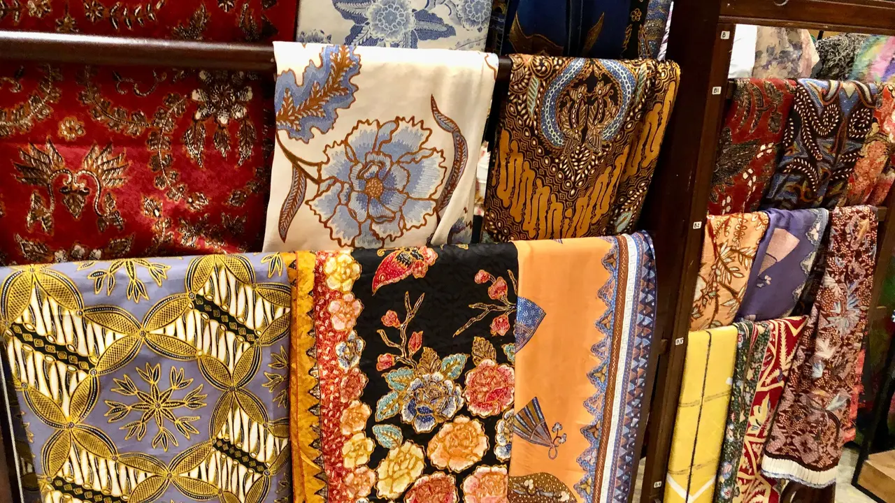 Ilustrasi batik chic karya Novita Yunus